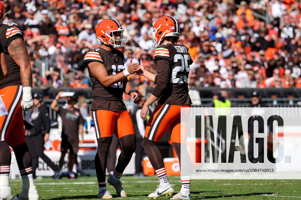 CLEVELAND, OH - OCTOBER 18: Cleveland Browns place kicker Andre Szmyt (25) celebrates with Cleveland Browns punter Corey Bojorquez (13) after kicking a 48-yard field goal during the third quarter of the National Football League game between the Baltimore Ravens and Cleveland Browns on October 18, 2026, at Huntington Bank Field in Cleveland, OH. (Photo by Frank Jansky Icon Sportswire) NFL, American Football Herren, USA OCT 18 Ravens at Browns Icon261018020