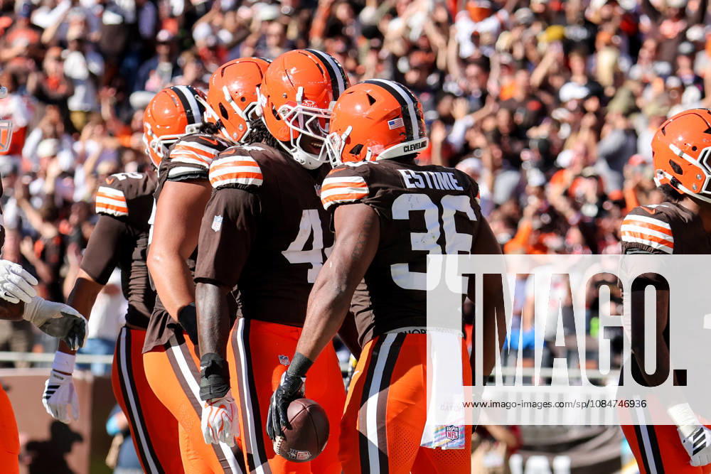 CLEVELAND, OH - OCTOBER 18: Cleveland Browns running back Audric Estime (36) celebrates with Cleveland Browns tight end Harold Fannin Jr. (44) after scoring on a 2-yard run during the fourth quarter of the National Football League game between the Baltimore Ravens and Cleveland Browns on October 18, 2026, at Huntington Bank Field in Cleveland, OH. (Photo by Frank Jansky Icon Sportswire) NFL, American Football Herren, USA OCT 18 Ravens at Browns Icon261018026