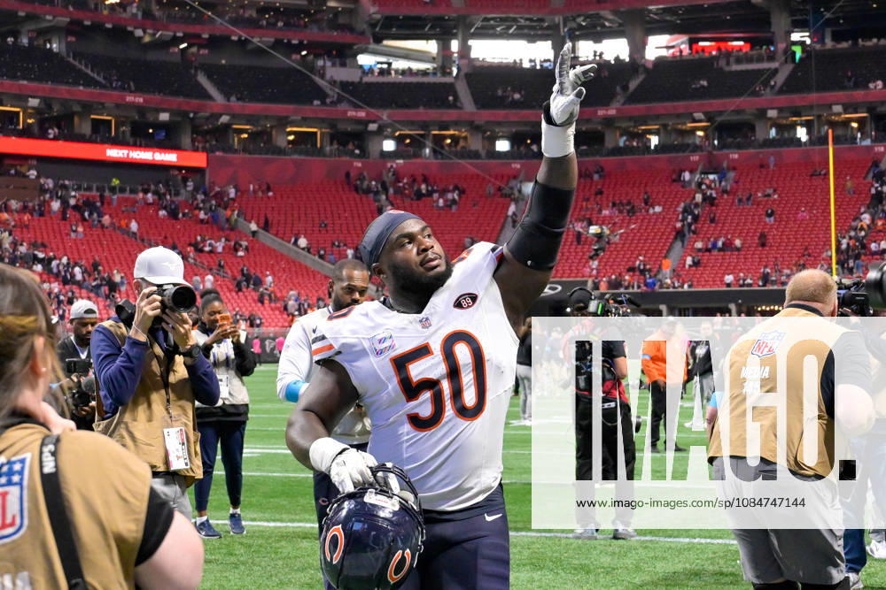 ATLANTA, GA - OCTOBER 18: Chicago defensive tackle Grady Jarrett (50) waves to the fans following the conclusion of the NFL, American Football Herren, USA game between the Chicago Bears and the Atlanta Falcons on October 18th, 2026 at Mercedes-Benz Stadium in Atlanta, GA. (Photo by Rich von Biberstein Icon Sportswire) NFL: OCT 18 Bears at Falcons Icon261018023