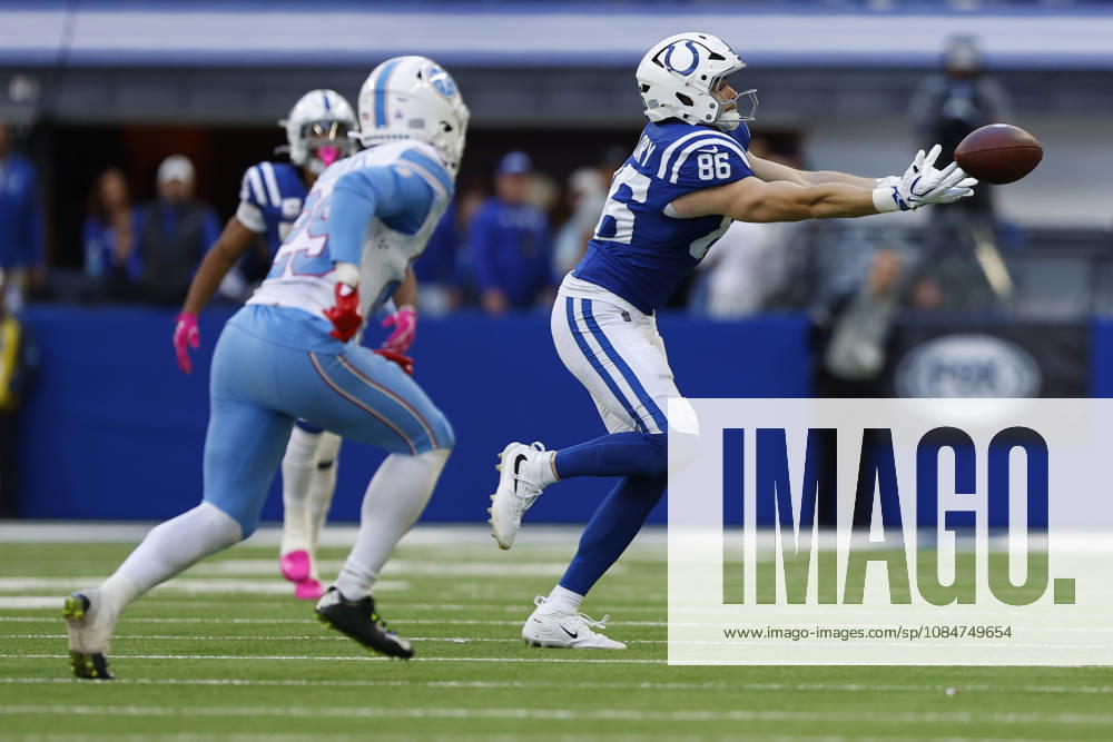 INDIANAPOLIS, IN - OCTOBER 18: Indianapolis Colts tight end Will Mallory (86) has the pass just go off his finger times late in the fourth quarrel of play during and NFL, American Football Herren, USA game between the Tennessee Titans and the Indianapolis Colts on October 18, 2026 at Lucas Oil Stadium at Indianapolis, IN. (Photo by Jeffrey Brown Icon Sportswire) NFL: OCT 18 Titans at Colts Icon101826057