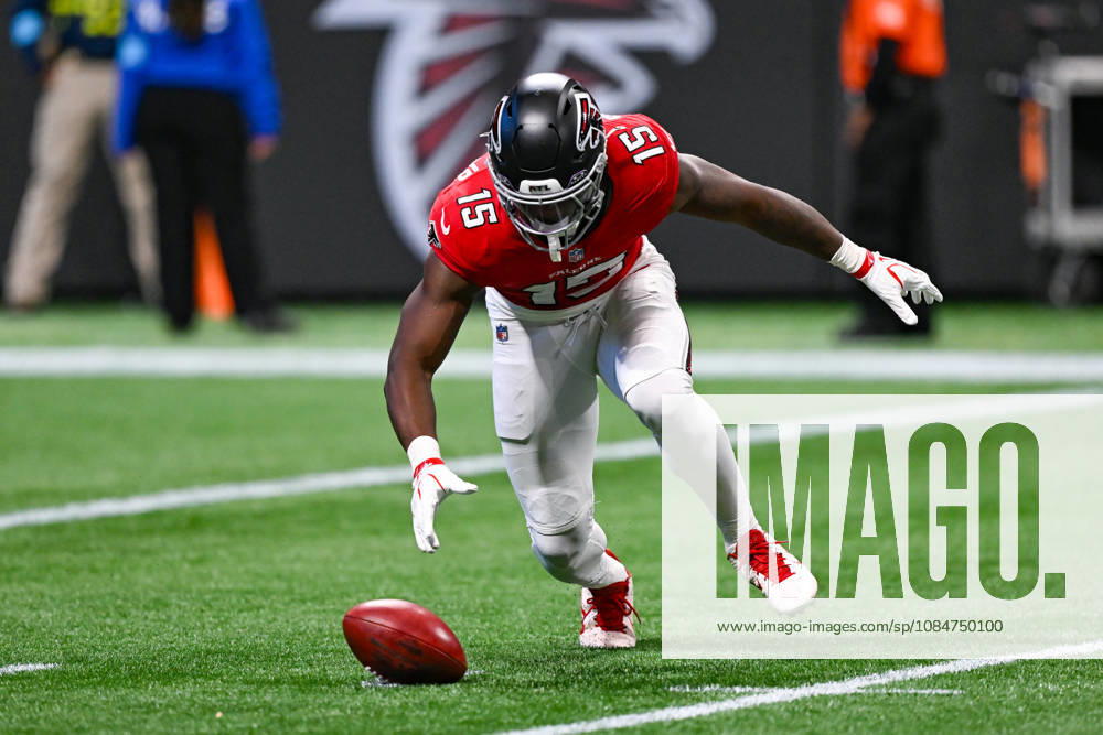 ATLANTA, GA - OCTOBER 18: Atlanta running back Brian Robinson (15) fumbles a kickoff during the NFL, American Football Herren, USA game between the Chicago Bears and the Atlanta Falcons on October 18th, 2026 at Mercedes-Benz Stadium in Atlanta, GA. (Photo by Rich von Biberstein Icon Sportswire) NFL: OCT 18 Bears at Falcons Icon261018037