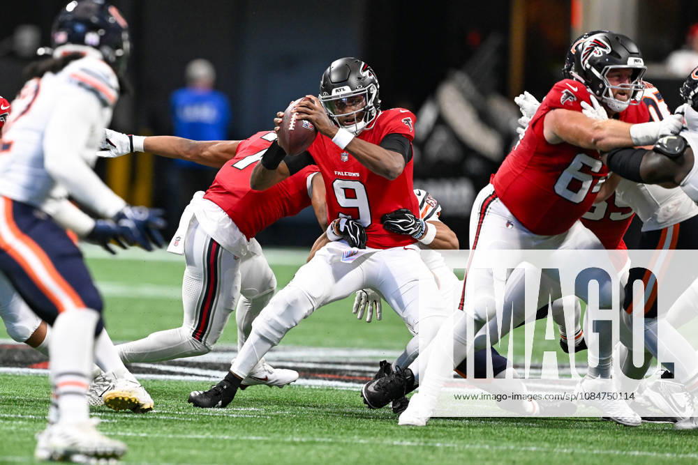 ATLANTA, GA - OCTOBER 18: Atlanta quarterback Michael Penix Jr. (9) is sacked during the NFL, American Football Herren, USA game between the Chicago Bears and the Atlanta Falcons on October 18th, 2026 at Mercedes-Benz Stadium in Atlanta, GA. (Photo by Rich von Biberstein Icon Sportswire) NFL: OCT 18 Bears at Falcons Icon261018042