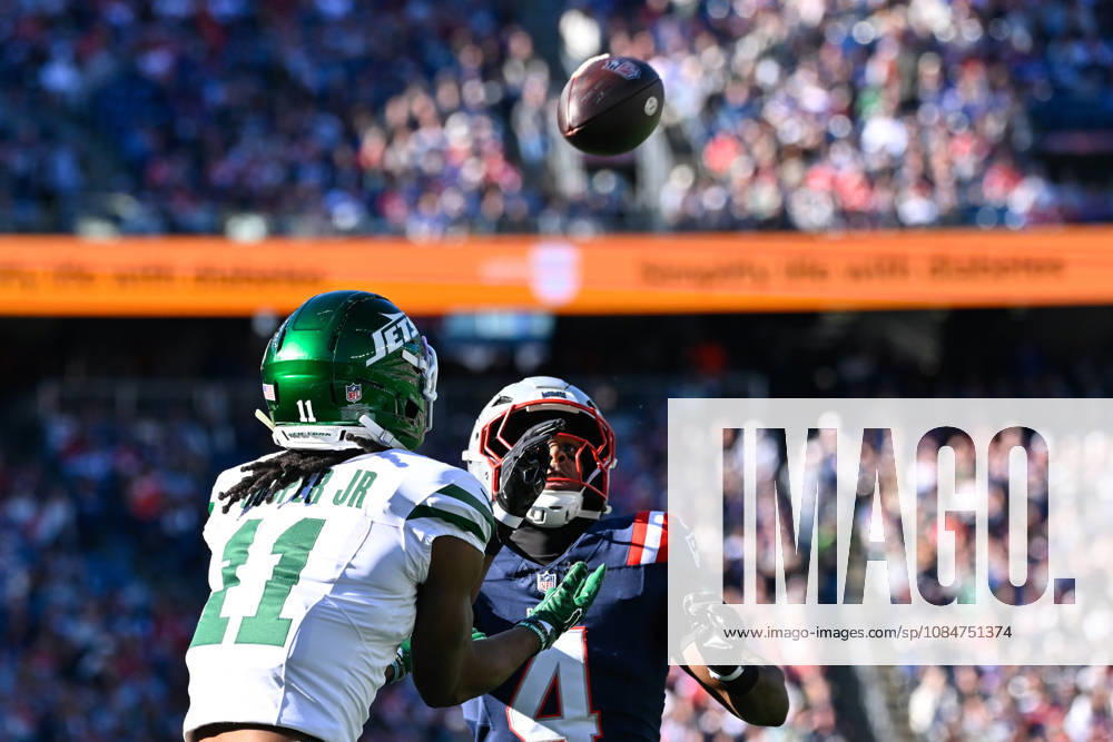 Oct 18, 2026; Foxborough, MA, USA; New York Jets wide receiver Omar Cooper Jr makes a catch against New England Patriots safety Craig Woodson (4) for a touchdown during the second half at Gillette Stadium. Mandatory Credit: -Cal Media Foxborough USA - ZUMAc04_ 20261018_zma_c04_063