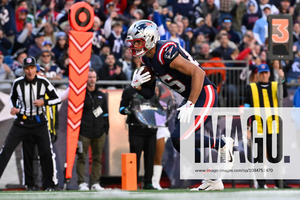 Oct 18, 2026; Foxborough, MA, USA; New England Patriots tight end Hunter Henry (85) scores a touchdown against the New York Jets during the second half at Gillette Stadium. Mandatory Credit: -Cal Media NFL, American Football Herren, USA 2026: Jets Vs Patriots OCT 18 - ZUMAc04_ 20261018_zma_c04_056