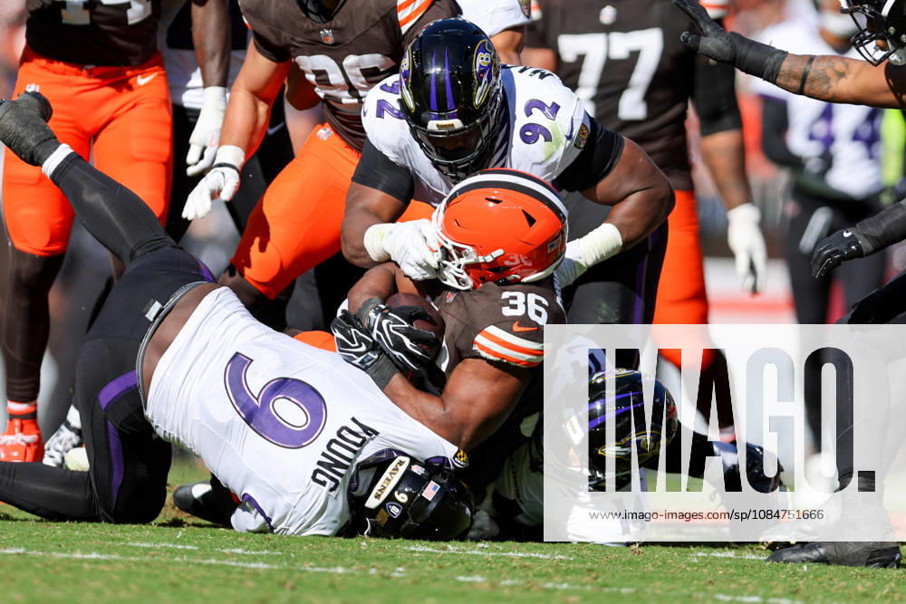 CLEVELAND, OH - OCTOBER 18: Cleveland Browns running back Audric Estime (36) is tackled by Baltimore Ravens linebacker Zion Young (9), Baltimore Ravens defensive tackle Nnamdi Madubuike (92), and Baltimore Ravens safety Kyle Hamilton (14) during the fourth quarter of the National Football League game between the Baltimore Ravens and Cleveland Browns on October 18, 2026, at Huntington Bank Field in Cleveland, OH. (Photo by Frank Jansky Icon Sportswire) NFL, American Football Herren, USA OCT 18 Ravens at Browns Icon261018034