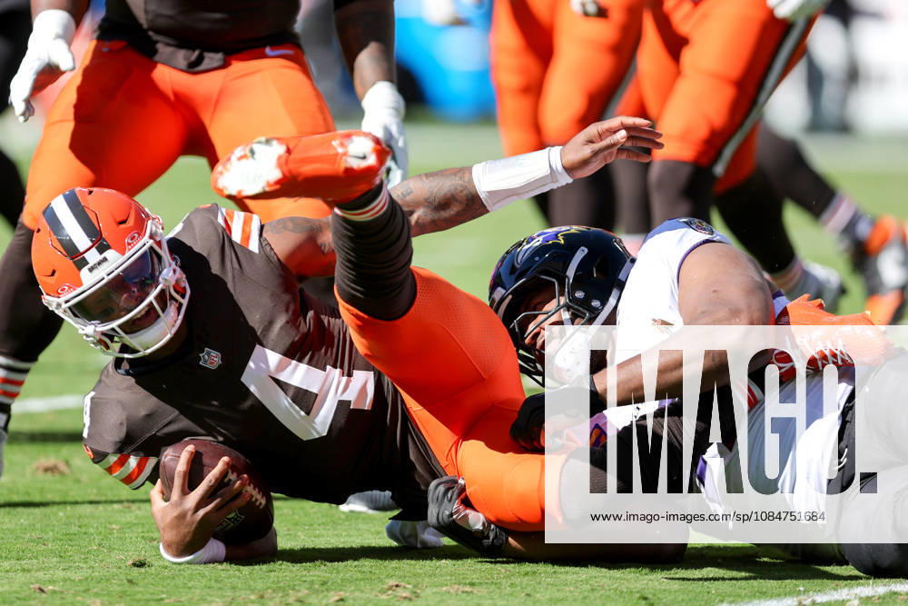 CLEVELAND, OH - OCTOBER 18: Baltimore Ravens defensive end Calais Campbell (93) sacks Cleveland Browns quarterback Deshaun Watson (4) during the first quarter of the National Football League game between the Baltimore Ravens and Cleveland Browns on October 18, 2026, at Huntington Bank Field in Cleveland, OH. (Photo by Frank Jansky Icon Sportswire) NFL, American Football Herren, USA OCT 18 Ravens at Browns Icon261018042