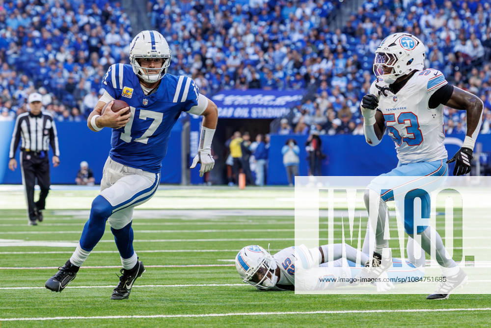 Indianapolis, Indiana, U.S: Indianapolis Colts quarterback Daniel Jones (17) runs on a fourth down play during the game between the Tennessee Titans and the Indianapolis Colts at Lucas Oil Stadium, Indianapolis, Indiana. NFL, American Football Herren, USA 2026 Titans 26-20 Colts - ZUMAs304 20261018_zaf_s304_005