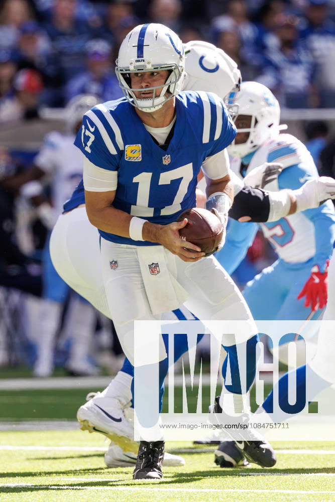 Indianapolis, Indiana, U.S: Indianapolis Colts quarterback Daniel Jones (17) turns to hand off during the game between the Tennessee Titans and the Indianapolis Colts at Lucas Oil Stadium, Indianapolis, Indiana. NFL, American Football Herren, USA 2026 Titans 26-20 Colts - ZUMAs304 20261018_zaf_s304_018