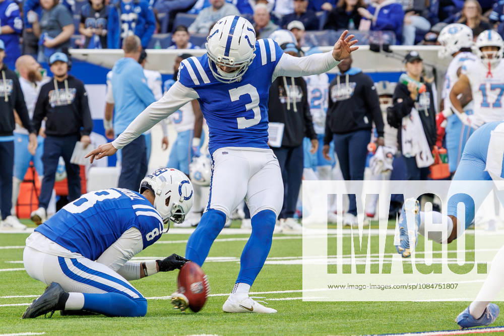 Indianapolis, Indiana, U.S: Indianapolis Colts kicker Spencer Shrader (3) kicks an extra point during the game between the Tennessee Titans and the Indianapolis Colts at Lucas Oil Stadium, Indianapolis, Indiana. NFL, American Football Herren, USA 2026 Titans 26-20 Colts - ZUMAs304 20261018_zaf_s304_029
