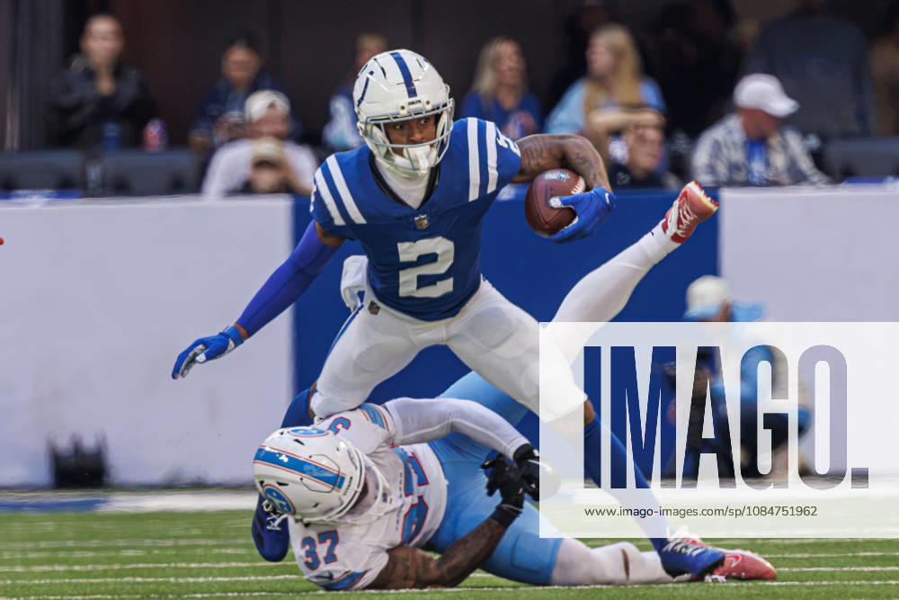 Indianapolis, Indiana, U.S: Indianapolis Colts wide receiver Josh Downs (2) runs after catching a pass and is hit by Tennessee Titans safety Amani Hooker (37) during the game between the Tennessee Titans and the Indianapolis Colts at Lucas Oil Stadium, Indianapolis, Indiana. Indianapolis U.S - ZUMAs304 20261018_zaf_s304_024