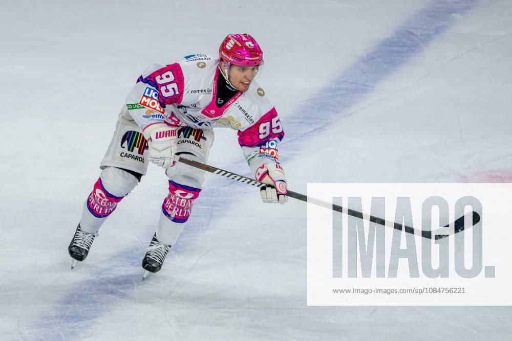Eishockey, DEL, Krefeld Pinguine - Eisbären Berlin, Saison 2026 27, YAYLA-Arena Krefeld: Frederik Tiffels (Eisbären Berlin 95) Nordrhein-Westfahlen Deutschland
