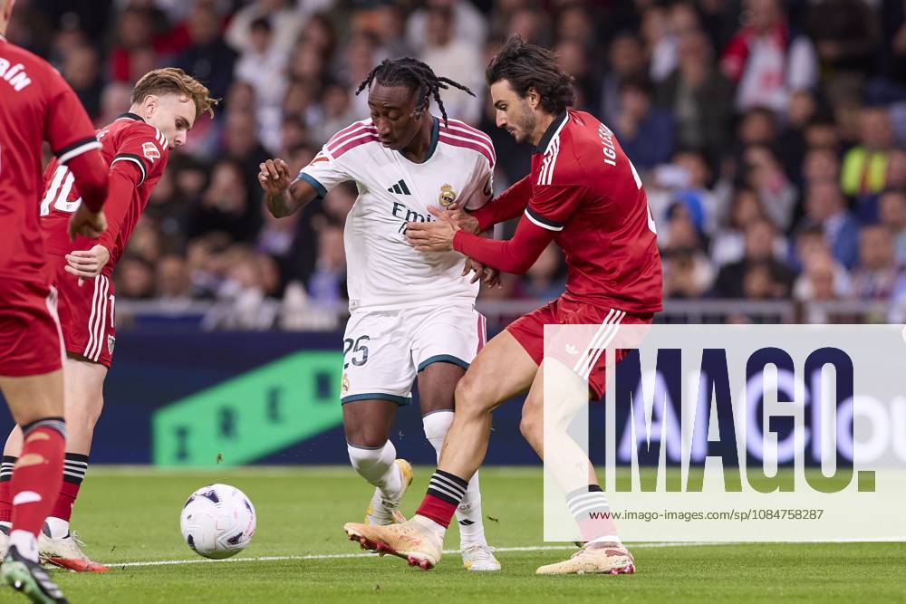 Yan Diomande (Real Madrid CF) and Juan Iglesias (Sevilla FC) are seen in action during the LaLiga EA SPORTS 2026 2027 match between Real Madrid CF and Sevilla FC..Final score: Real Madrid CF 4-1 Sevilla FC. Madrid Spain - ZUMAs197 20261018_aaa_s197_239