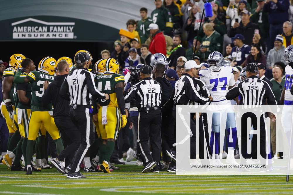 GREEN BAY, WI - OCTOBER 18: A fight breaks out between the teams prior to a game between the Green Bay Packers and the Dallas Cowboys on October 18, 2026 at Lambeau Field in Green Bay, WI. (Photo by Larry Radloff Icon Sportswire) NFL, American Football Herren, USA OCT 18 Cowboys at Packers Icon2610180285