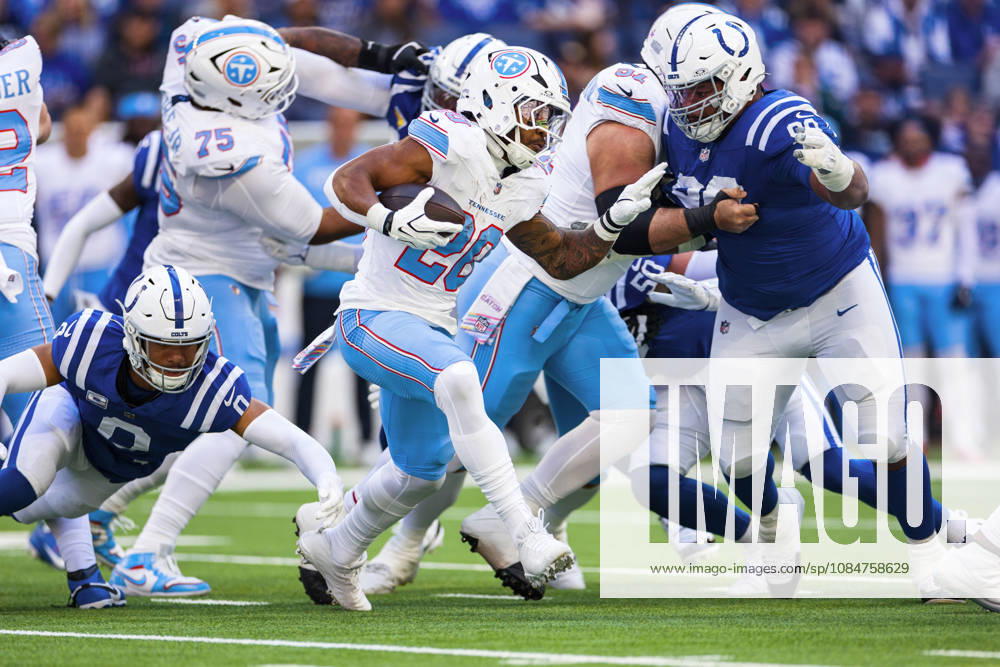 Oct 18, 2026; Indianapolis, IN, USA; Tennessee Titans running back Tony Pollard (20) runs with the ball during NFL, American Football Herren, USA game action against the Indianapolis Colts at Lucas Oil Stadium. Mandatory Credit: -Cal Media Indianapolis USA - ZUMAc04_ 20261018_zma_c04_022