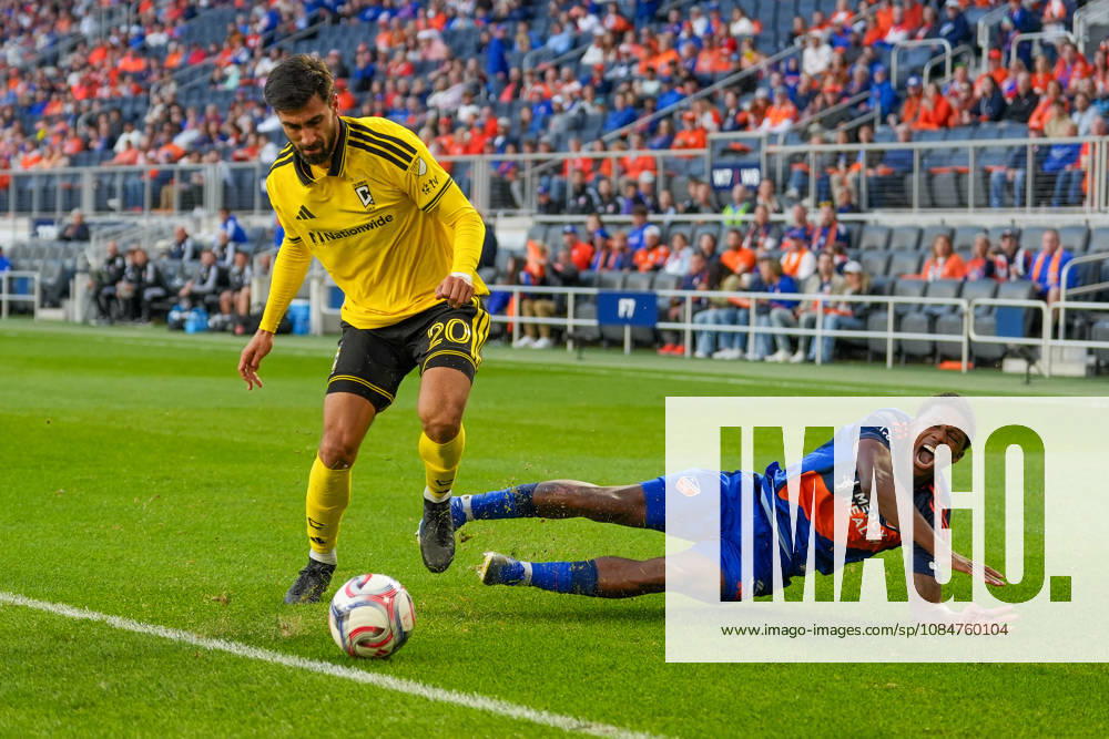 Columbus Crew midfielder Andro Gomes (20) wins the ball over FC Cincinnati defender Tyrell Malacia (3) after a clean shoulder challenge during an MLS, Fussball Herren, USA game at TQL Stadium Soccer 2026: FC Cincinnati Vs Columbus Crew - ZUMAt168 20261018_zsp_t168_026