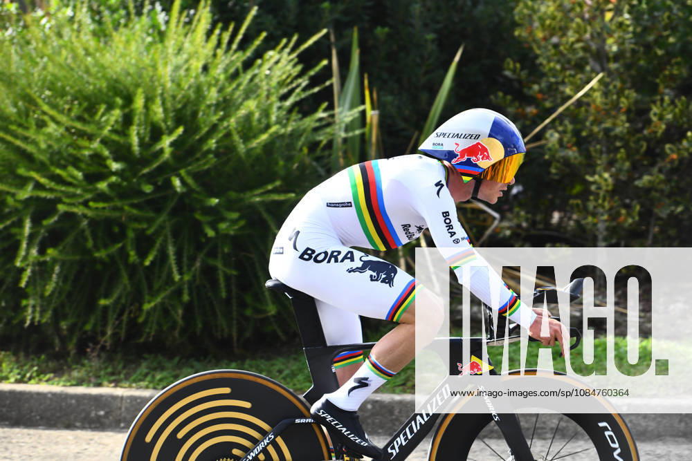 Les Herbiers, Pays De La Loire, France: Red BullÃBoraÃHansgrohes Belgian rider Remco Evenepoel competes in the Chrono des Nations in Les Herbiers, France, on October 18, 2026. Les Herbiers France - ZUMAh284 20261018_znp_h284_004