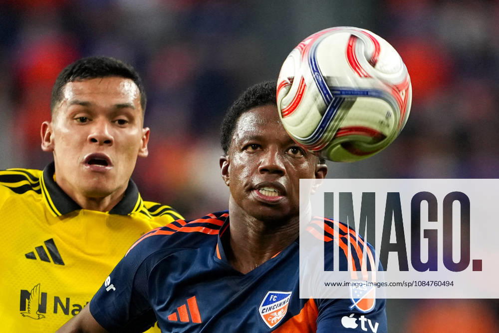 FC Cincinnati defender Tyrell Malacia (3) keeping his eye on the ball as he runs towards goal with Columbus Crew defender Andro s Herrera (2) on his back during an MLS, Fussball Herren, USA game at TQL Stadium Cincinnati USA - ZUMAt168 20261018_zsp_t168_019