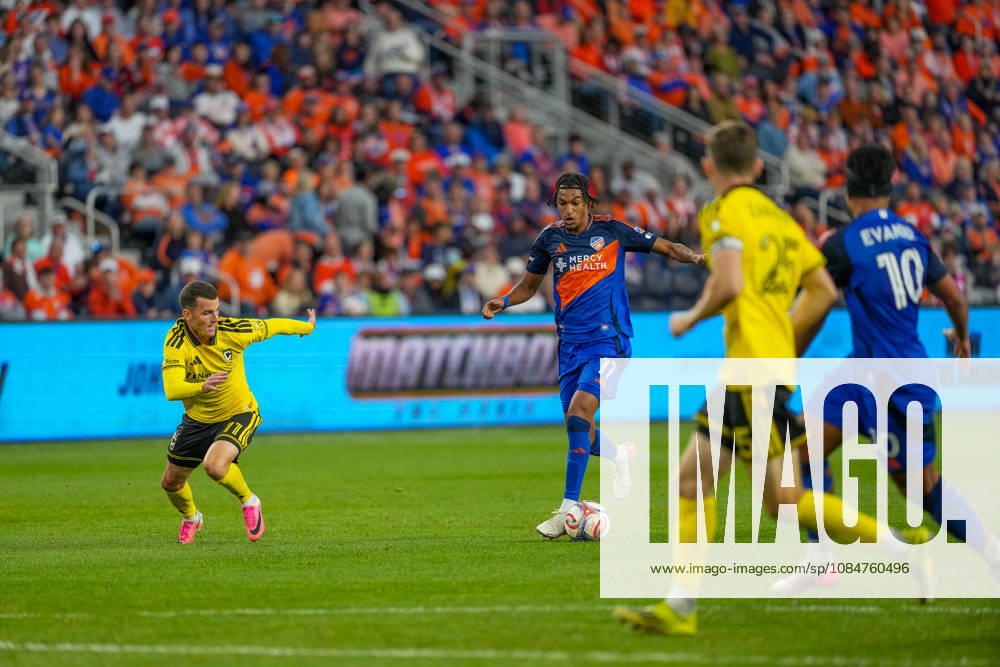FC Cincinnati forward Kenji Mboma Dem (17) dribbles towards Columbus Crew goal during an MLS, Fussball Herren, USA game at TQL Stadium Cincinnati USA - ZUMAt168 20261018_zsp_t168_021