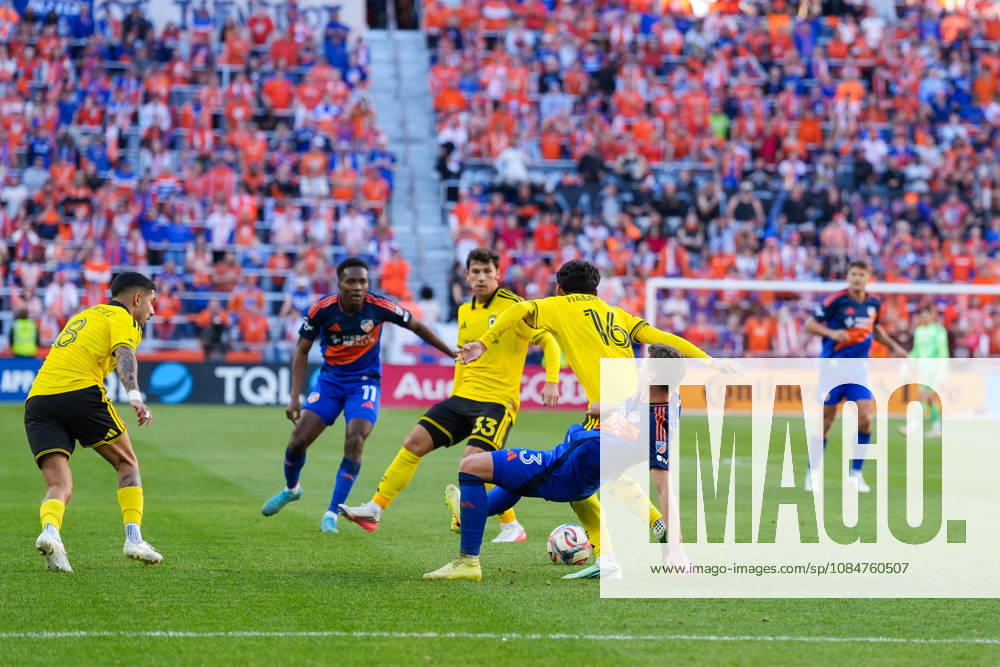 Columbus Crew midfielder Taha Habroune (16) dives in on FC Cincinnati midfielder David Doudĺra (23) attempting to win the ball but commits a foul during an MLS, Fussball Herren, USA game at TQL Stadium Cincinnati USA - ZUMAt168 20261018_zsp_t168_023