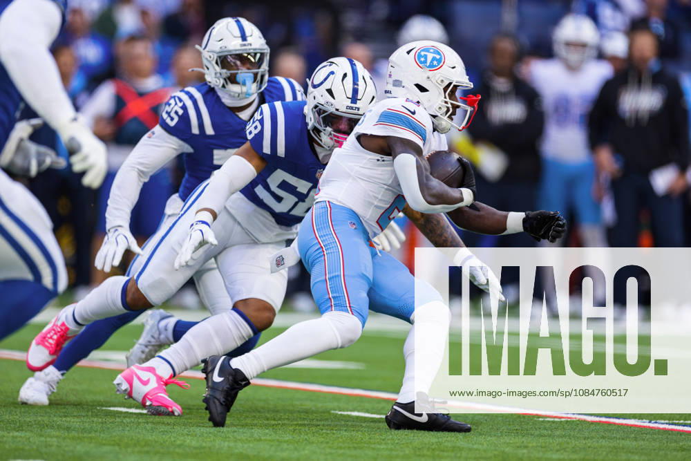 Oct 18, 2026; Indianapolis, IN, USA; Tennessee Titans running back Tyjae Spears (2) runs with he ball during NFL, American Football Herren, USA game action against the Indianapolis Colts at Lucas Oil Stadium. Mandatory Credit: -Cal Media NFL 2026: Titans Vs Colts OCT 18 - ZUMAc04_ 20261018_zma_c04_265