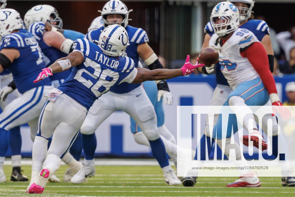 Indianapolis, Indiana, U.S: Indianapolis Colts running back Jonathan Taylor (28) has a pass go off his finger-tips behind him during the game between the Tennessee Titans and the Indianapolis Colts at Lucas Oil Stadium, Indianapolis, Indiana. Indianapolis U.S - ZUMAs304 20261018_zaf_s304_049