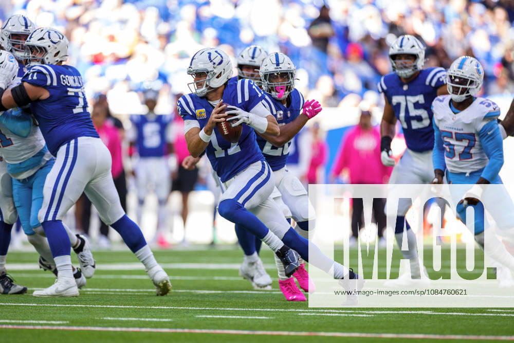 NFL, American Football Herren, USA 2026: Titans Vs Colts OCT 18 Oct 18, 2026; Indianapolis, IN, USA; Indianapolis Colts quarterback Daniel Jones (17) scrambles with the ball during NFL game action against the Tennessee Titans at Lucas Oil Stadium. Mandatory Credit: John Mersits-Cal Media (Credit Image: Â John Mersits Cal Sport Media) Indianapolis In USA