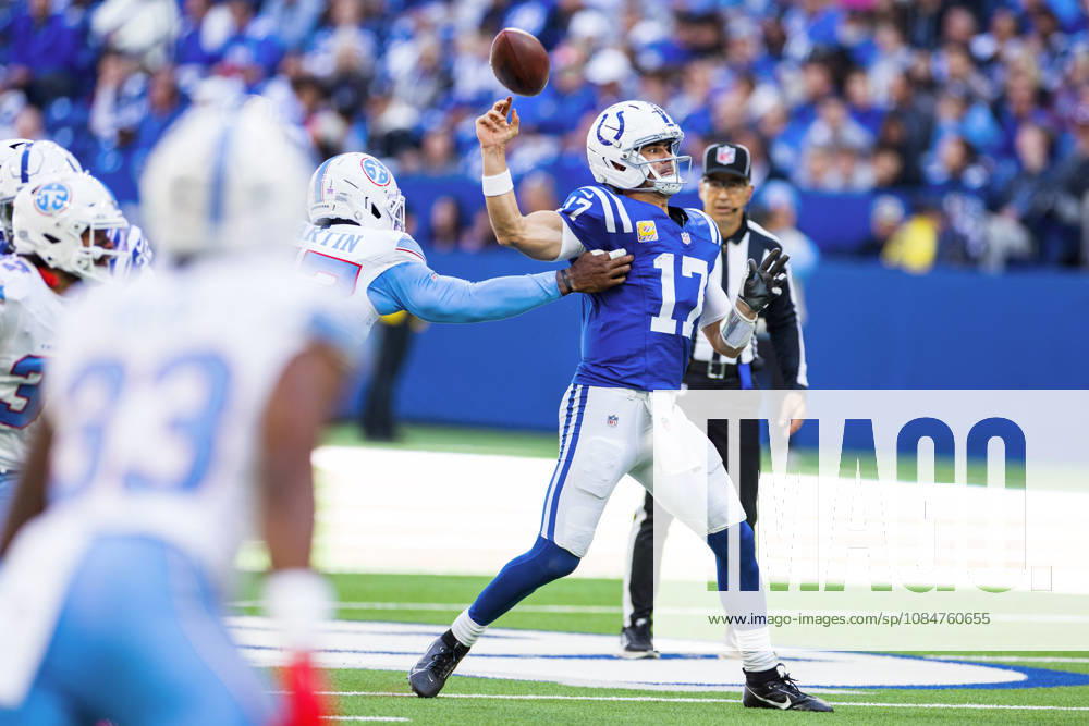 NFL, American Football Herren, USA 2026: Titans Vs Colts OCT 18 Oct 18, 2026; Indianapolis, IN, USA; Tennessee Titans defensive lineman Jake Martin (57) causes pressure on Indianapolis Colts quarterback Daniel Jones (17) during NFL game action at Lucas Oil Stadium. Mandatory Credit: John Mersits-Cal Media (Credit Image: Â John Mersits Cal Sport Media) Indianapolis In USA