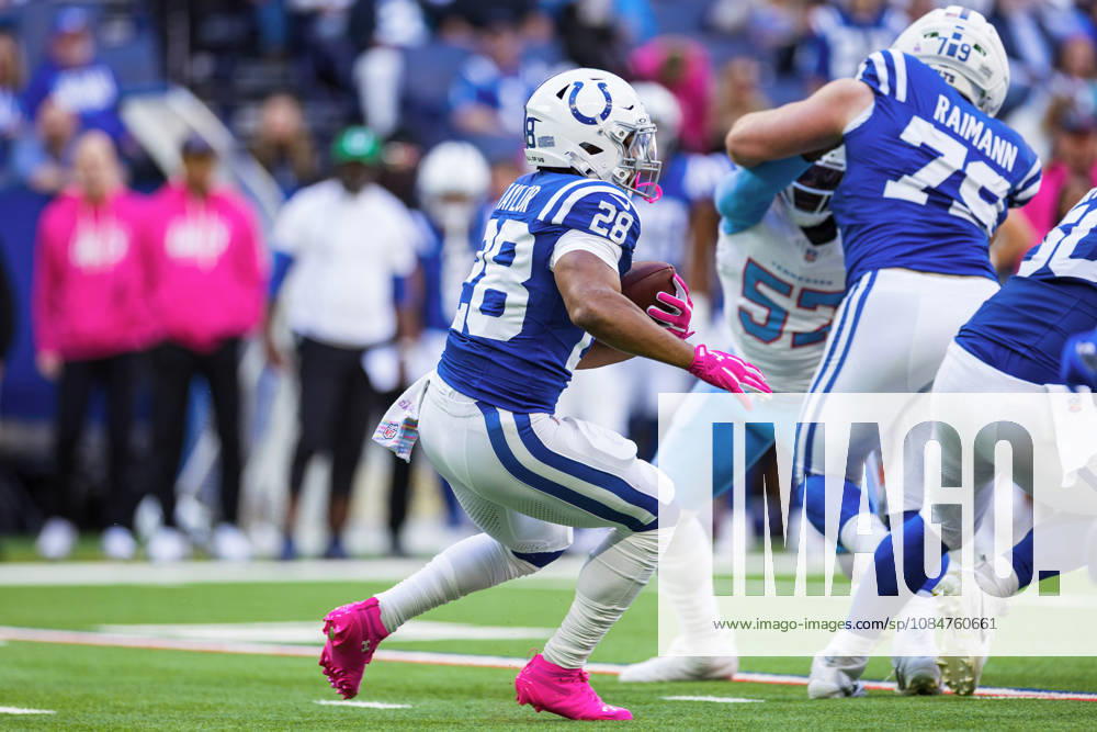 NFL, American Football Herren, USA 2026: Titans Vs Colts OCT 18 Oct 18, 2026; Indianapolis, IN, USA; Indianapolis Colts running back Jonathan Taylor (28) runs with the ball during NFL game action against the Tennessee Titans at Lucas Oil Stadium. Mandatory Credit: John Mersits-Cal Media (Credit Image: Â John Mersits Cal Sport Media) Indianapolis In USA