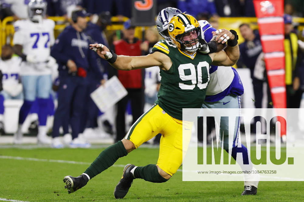 GREEN BAY, WI - OCTOBER 18: Green Bay Packers linebacker Lukas van Ness (90) tries to escape during a game between the Green Bay Packers and the Dallas Cowboys on October 18, 2026 at Lambeau Field in Green Bay, WI. (Photo by Larry Radloff Icon Sportswire) NFL, American Football Herren, USA OCT 18 Cowboys at Packers Icon2610182039