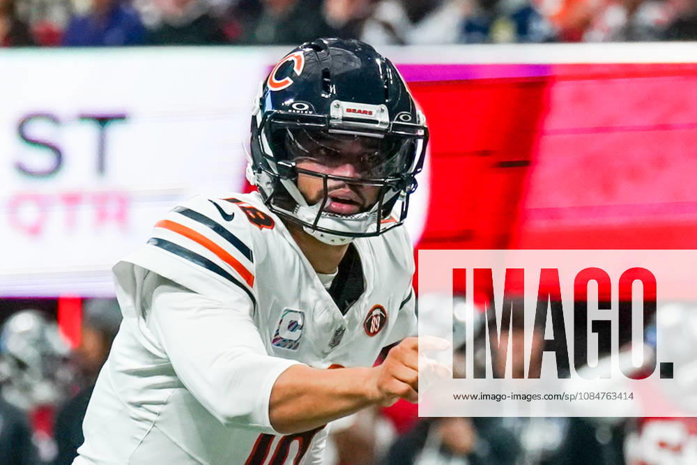 Chicago Bears quarterback Caleb Williams (18) calls a play during the game against the Atlanta Falcons at Mercedes-Benz Stadium. Atlanta USA - ZUMAw109 20261018_fap_w109_006