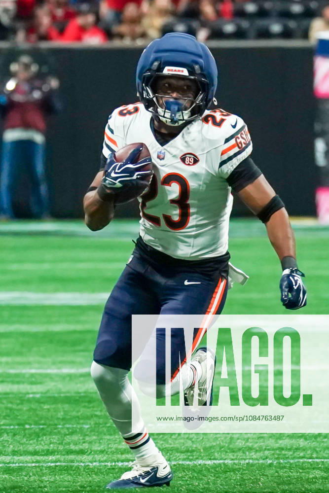 Chicago Bears running back Roschon Johnson (23) runs with the ball during the game against the Atlanta Falcons at Mercedes-Benz Stadium. Atlanta USA - ZUMAw109 20261018_fap_w109_007