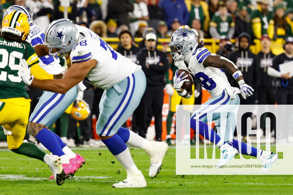 NFL, American Football Herren, USA 2026: Cowboys Vs Packers OCT 18 Oct 18, 2026; Green Bay, WI, USA; Dallas Cowboys wide receiver Ceedee Lamb (88) runs after making a catch during the NFL game against the Green Bay Packers at Lambeau Field. Mandatory Credit: Darren Lee-Cal Media. (Credit Image: Â Darren Lee Cal Sport Media) Green Bay Wi USA