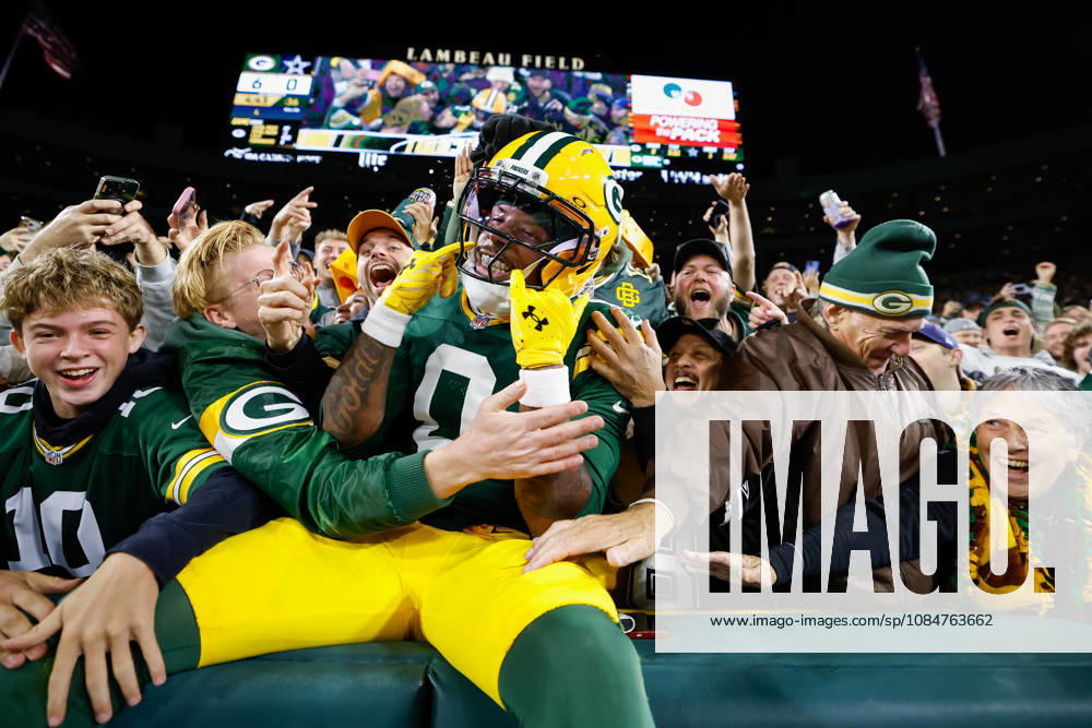NFL, American Football Herren, USA 2026: Cowboys Vs Packers OCT 18 Oct 18, 2026; Green Bay, WI, USA; Green Bay Packers wide receiver Matthew Golden (0) celebrates the Lambeau Leap after catching a 9 yard touchdown during the NFL game against the Dallas Cowboys at Lambeau Field. Mandatory Credit: Darren Lee-Cal Media. (Credit Image: Â Darren Lee Cal Sport Media) Green Bay Wi USA