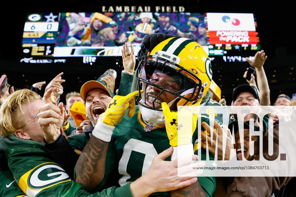 Oct 18, 2026; Green Bay, WI, USA; Green Bay Packers wide receiver Matthew Golden (0) celebrates the Lambeau Leap after catching a 9 yard touchdown during the NFL, American Football Herren, USA game against the Dallas Cowboys at Lambeau Field. Mandatory Credit: -Cal Media. NFL 2026: Cowboys Vs Packers OCT 18 - ZUMAc04_ 20261018_zma_c04_473