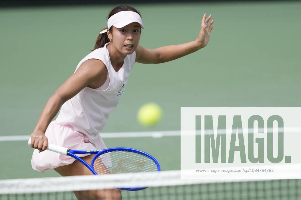 WTA, Tennis Damen Kinoshita Group Japan Open - Day 1 Mai Hontama of Japan competes in her round of 32 singles match against Viktorija Golubic of Switzerland at the 2026 Kinoshita Group Japan Open Women s tennis tournament at Utsubo Tennis Center in Osaka, Japan, on October 19, 2026. Osaka Japan
