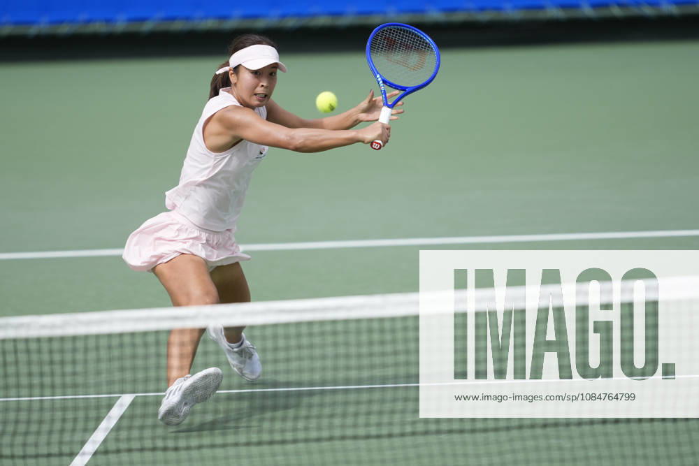 WTA, Tennis Damen Kinoshita Group Japan Open - Day 1 Mai Hontama of Japan competes in her round of 32 singles match against Viktorija Golubic of Switzerland at the 2026 Kinoshita Group Japan Open Women s tennis tournament at Utsubo Tennis Center in Osaka, Japan, on October 19, 2026. Osaka Japan