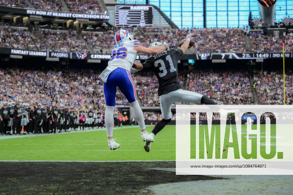 STOKES 31 of Las Vegas raiders intercept the pass during week 6 NFL, American Football Herren, USA game at the Allegiant stadium in Las Vegas. The Buffalo Bills Defeated The Las Vegas Raiders 33-30 - ZUMAo117 20261018_zsp_o117_024