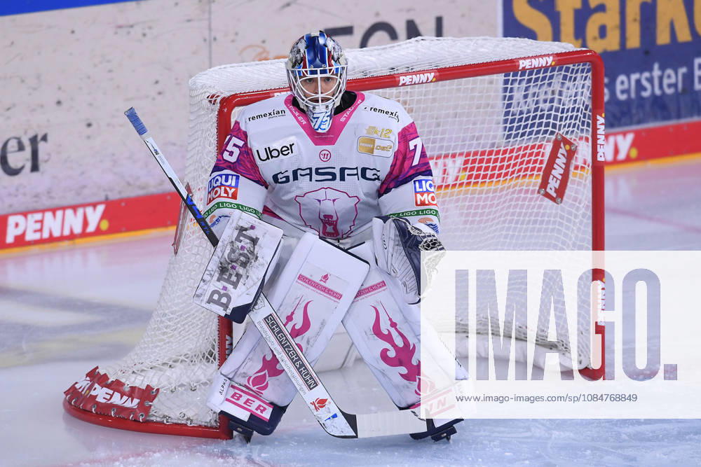 Eishockey Penny DEL 10. Spieltag Krefeld Pinguine - Eisbären Berlin am 18.10.2026 in der Yayla Arena in Krefeld Jonas Neffin ( Berlin ) Gemäß den Vorgaben der DEL Deutsche Eishockey Liga ist die Publikation und Weiterverwertung der Aufnahmen in elektronischen Medien und Endgeräten aller Art während des laufenden Spiels nicht zulässig.