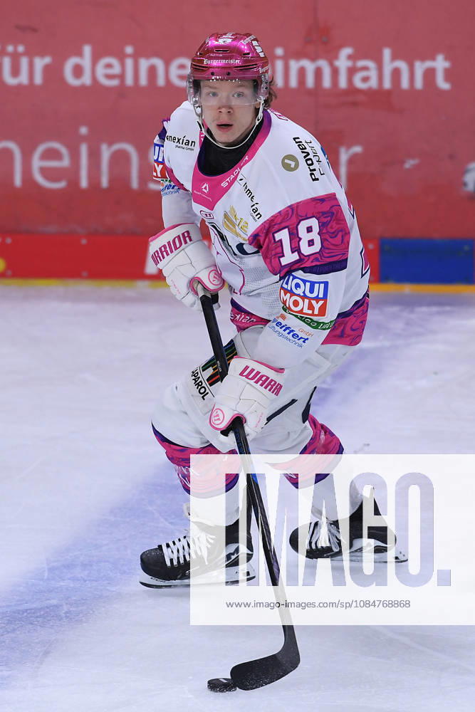 Eishockey Penny DEL 10. Spieltag Krefeld Pinguine - Eisbären Berlin am 18.10.2026 in der Yayla Arena in Krefeld Jonas Müller ( Berlin ) Gemäß den Vorgaben der DEL Deutsche Eishockey Liga ist die Publikation und Weiterverwertung der Aufnahmen in elektronischen Medien und Endgeräten aller Art während des laufenden Spiels nicht zulässig.
