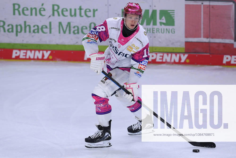 Eishockey Penny DEL 10. Spieltag Krefeld Pinguine - Eisbären Berlin am 18.10.2026 in der Yayla Arena in Krefeld Jonas Müller ( Berlin ) Gemäß den Vorgaben der DEL Deutsche Eishockey Liga ist die Publikation und Weiterverwertung der Aufnahmen in elektronischen Medien und Endgeräten aller Art während des laufenden Spiels nicht zulässig.