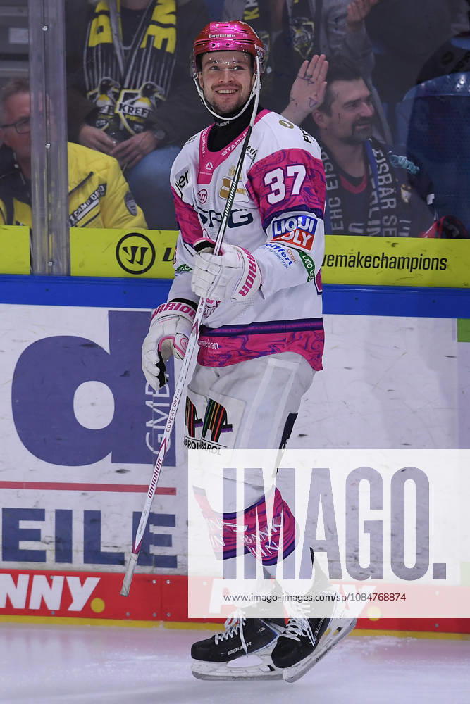 Eishockey Penny DEL 10. Spieltag Krefeld Pinguine - Eisbären Berlin am 18.10.2026 in der Yayla Arena in Krefeld Markus Vikingstad ( Berlin ) Gemäß den Vorgaben der DEL Deutsche Eishockey Liga ist die Publikation und Weiterverwertung der Aufnahmen in elektronischen Medien und Endgeräten aller Art während des laufenden Spiels nicht zulässig.