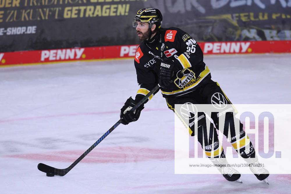 Eishockey Penny DEL 10. Spieltag Krefeld Pinguine - Eisbären Berlin am 18.10.2026 in der Yayla Arena in Krefeld Davis Vandane ( Krefeld ) Gemäß den Vorgaben der DEL Deutsche Eishockey Liga ist die Publikation und Weiterverwertung der Aufnahmen in elektronischen Medien und Endgeräten aller Art während des laufenden Spiels nicht zulässig.