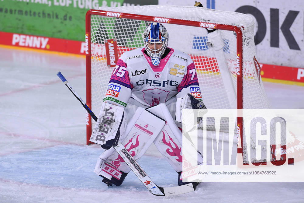 Eishockey Penny DEL 10. Spieltag Krefeld Pinguine - Eisbären Berlin am 18.10.2026 in der Yayla Arena in Krefeld Jonas Neffin ( Berlin ) Gemäß den Vorgaben der DEL Deutsche Eishockey Liga ist die Publikation und Weiterverwertung der Aufnahmen in elektronischen Medien und Endgeräten aller Art während des laufenden Spiels nicht zulässig.