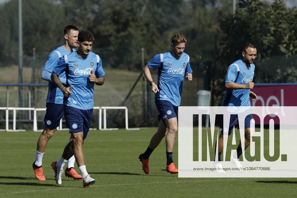 Training session SSC Napoli Napoli s Italian defender Giovanni Di Lorenzo, Kevin De Bruyne, Napoli s Slovak midfielder Stanislav Lobotka during of the UEFA Champions League group stage matchday 3 fixture between SSC Napoli and Bodo Glimt at the SSC Napoli training centre in Castelvoturno, Caserta, on 19, October, 2026. _BPH9356
