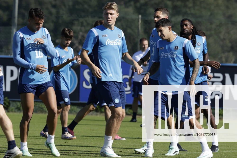 Training session SSC Napoli Napoli s Brazilian forward Giovane, Napoli s Danish forward Rasmus Hojlund, Napoli s Uruguayan defender Mathias Olivera, Napoli s Spanish defender Rafa Marin and Napoli s Cameroonian midfielder Andre-Frank Zambo Anguissa during of the UEFA Champions League group stage matchday 3 fixture between SSC Napoli and Bodo Glimt at the SSC Napoli training centre in Castelvoturno, Caserta, on 19, October, 2026. _BPH9442