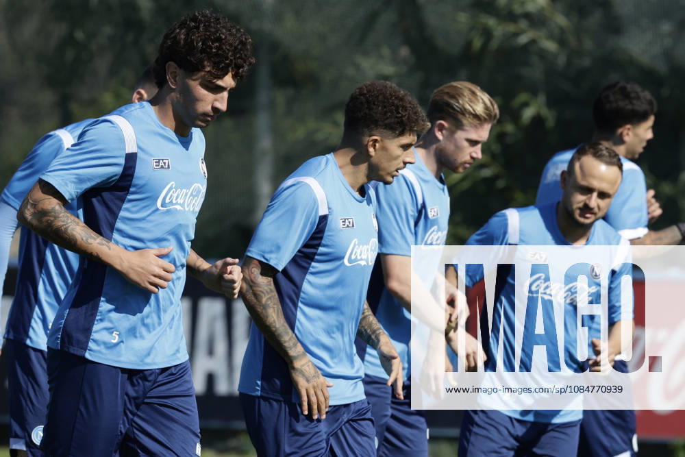 Training session SSC Napoli Napoli s Italian defender Luca Marianucci, Napoli s Italian defender Giovanni Di Lorenzo, Napoli s Belgian midfielder Kevin De Bruyne and Napoli s Slovak midfielder Stanislav Lobotka during of the UEFA Champions League group stage matchday 3 fixture between SSC Napoli and Bodo Glimt at the SSC Napoli training centre in Castelvoturno, Caserta, on 19, October, 2026. _BPH9459