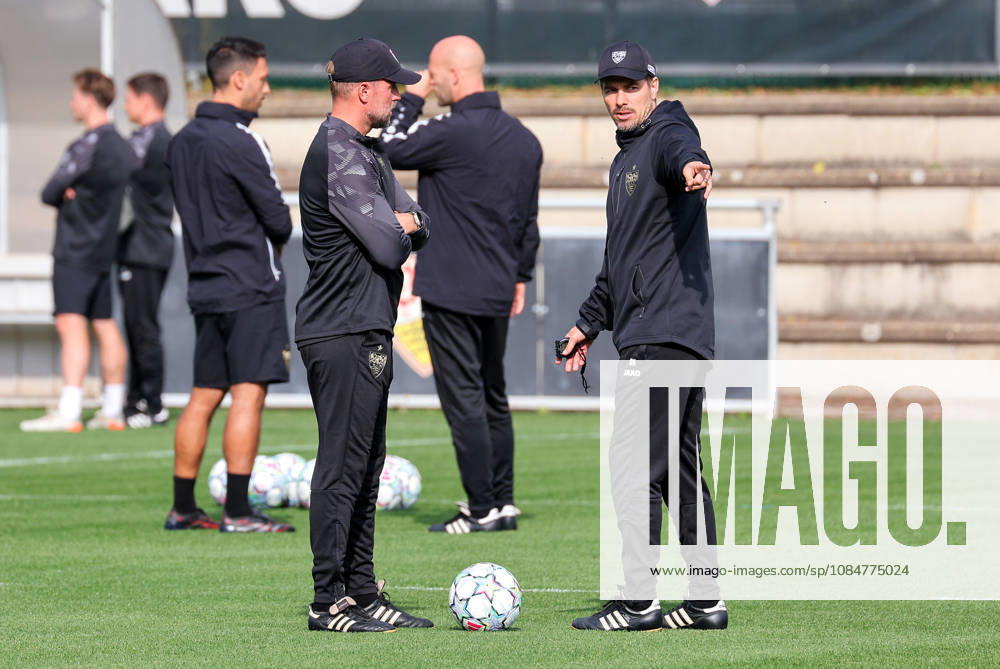 Stuttgart, Fußball UEFA Champions League, Saison 2026-2027, VfB Stuttgart Training, v.l. VfB Trainer Sebastian Hoeneß, Co-Trainer David Krecidlo