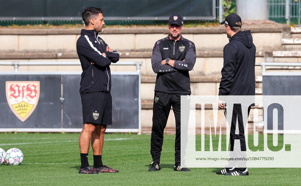 Stuttgart, Fußball UEFA Champions League, Saison 2026-2027, VfB Stuttgart Training, v.l. Co-Trainer Malik Fathi, VfB Trainer Sebastian Hoeneß, Co-Trainer David Krecidlo