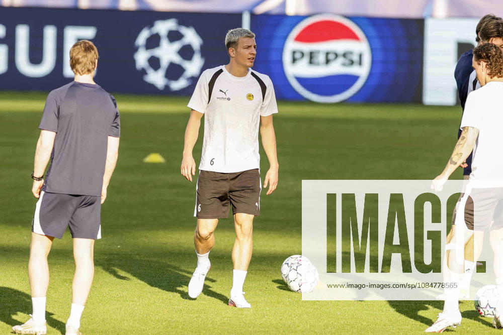 Training session Bodo Glimt Bodo Glimt s Norwegian defender Jostein Gundersen during training of the UEFA Champions League Bodo Glimt against SSC Napoli at Diego Armando Maradona Stadium on October, 19, 2026 in Naples, _BPH0107
