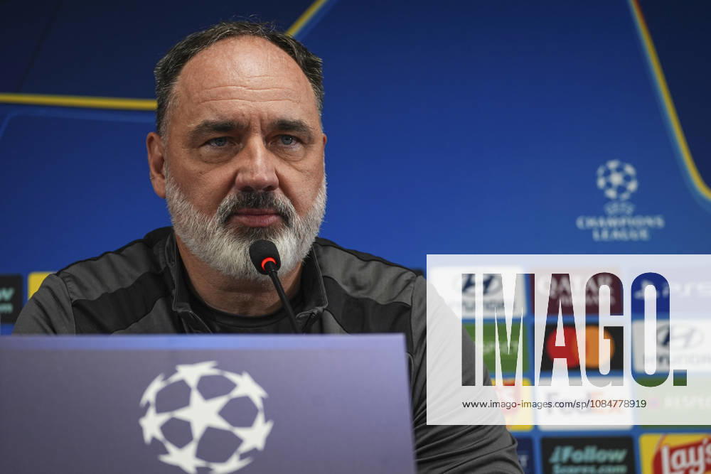 Ahead of Fenerbahce v Slavia Prague - UEFA Champions League ISTANBUL, TURKIYE - OCTOBER 19 : Slavia Prague Head Coach Jindrich Trpisovsky attends a press conference, PK, Pressekonferenz at Chobani Stadium ahead of the UEFA Champions League matchday 3 fixture against Fenerbahce on October 19, 2026 in Istanbul, Turkiye. Beyza Comert Anadolu Istanbul Turkey. Editorial use only. Please get in touch for any other usage.